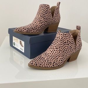 Universal thread Cari bootie in tan/black leopard print